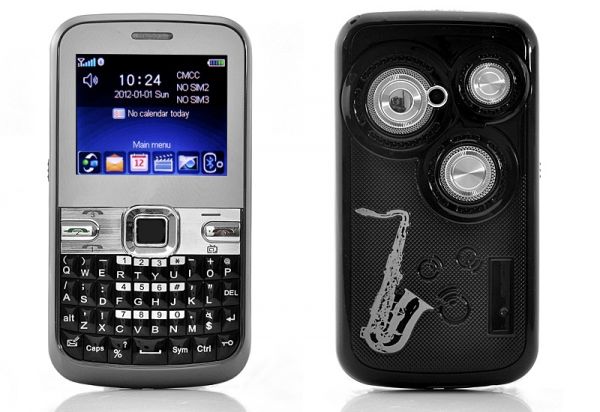 Celular QWERTY com três SIM CHIP